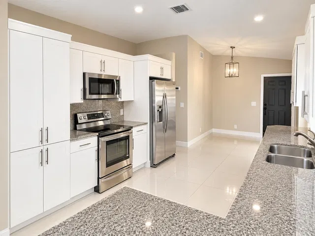  Residence photo 4
