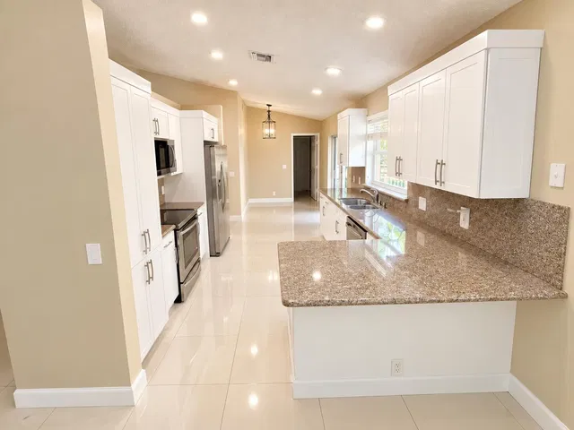  Residence photo 5