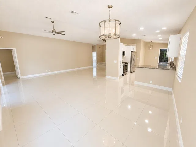  Residence photo 8