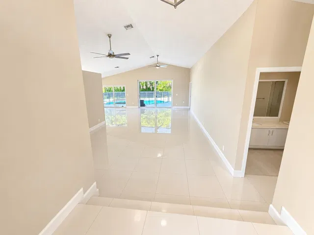  Residence photo 9