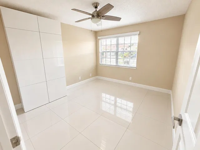  Residence photo 15