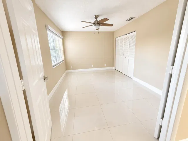  Residence photo 16