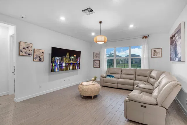  Residence photo 5