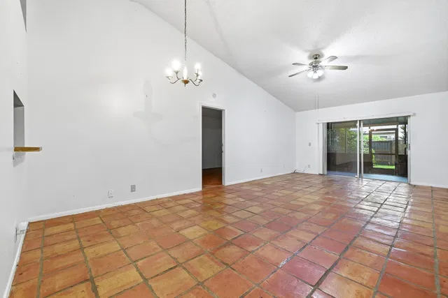  Residence photo 4