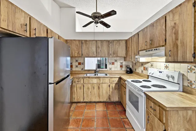  Residence photo 5