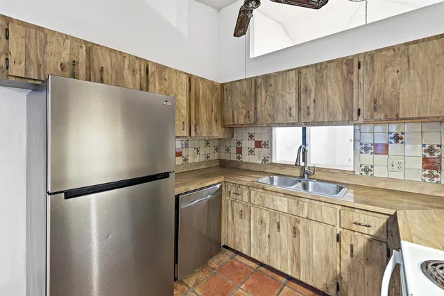  Residence photo 6