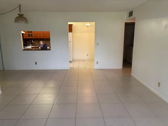  Unit E1 photo 7