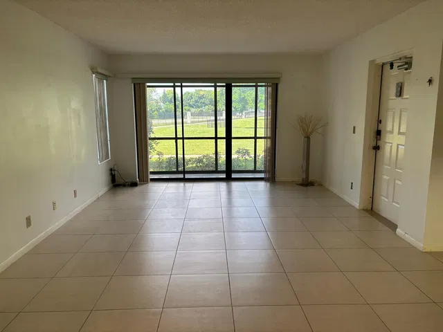  Unit E1 photo 8