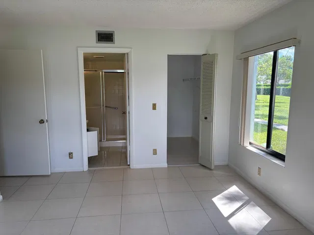  Unit E1 photo 16