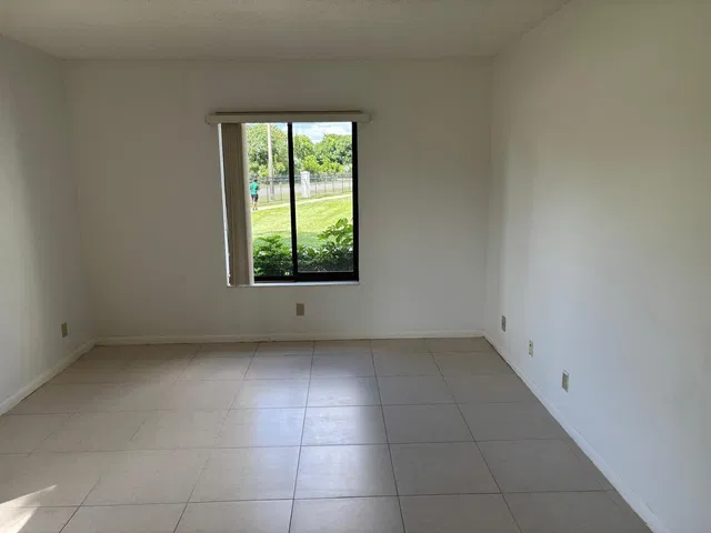  Unit E1 photo 17