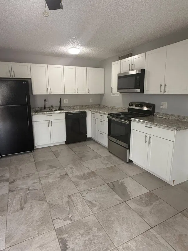  Unit R205 photo 4