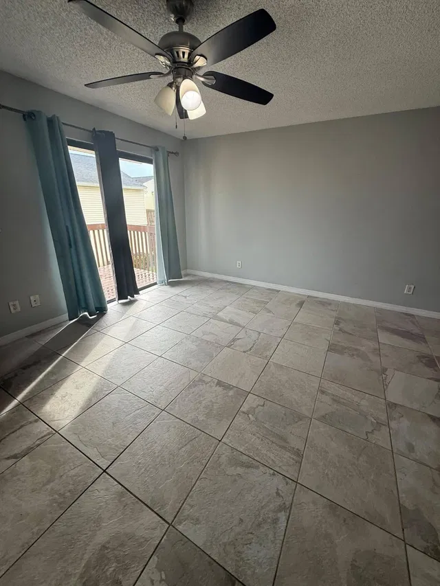  Unit R205 photo 5
