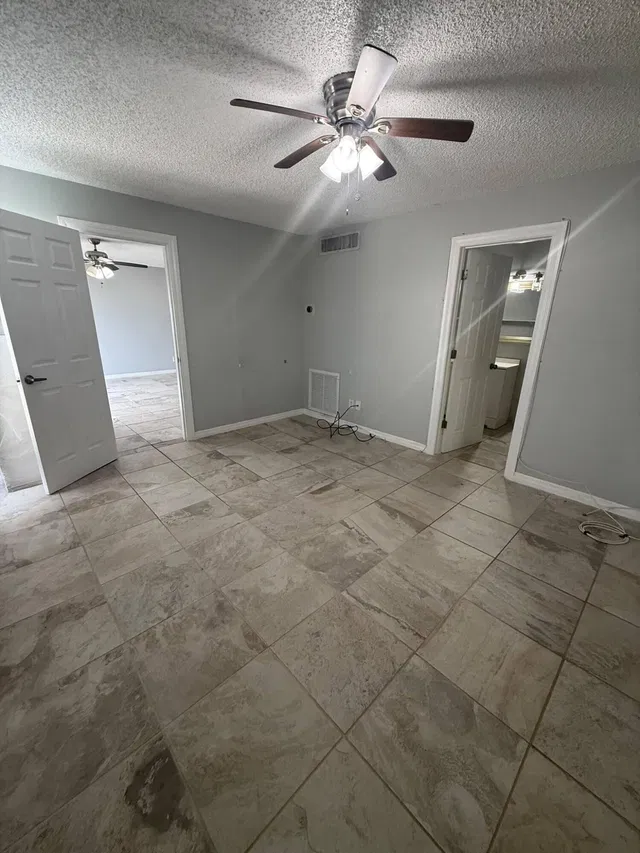  Unit R205 photo 9