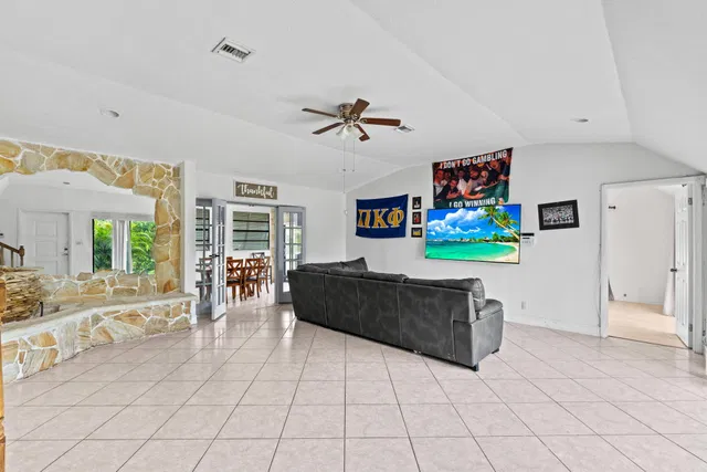  Residence photo 11