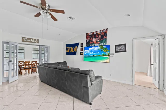  Residence photo 12