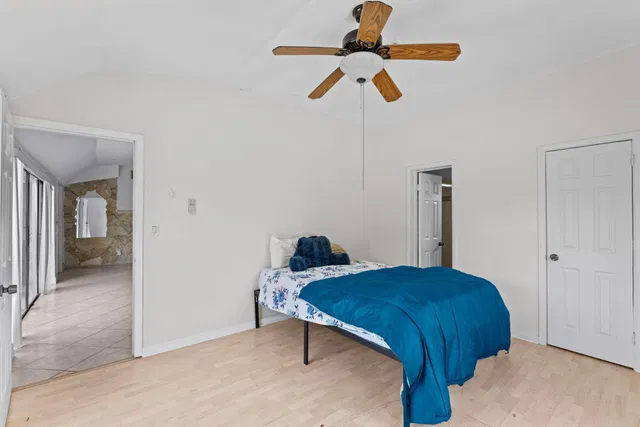  Residence photo 30