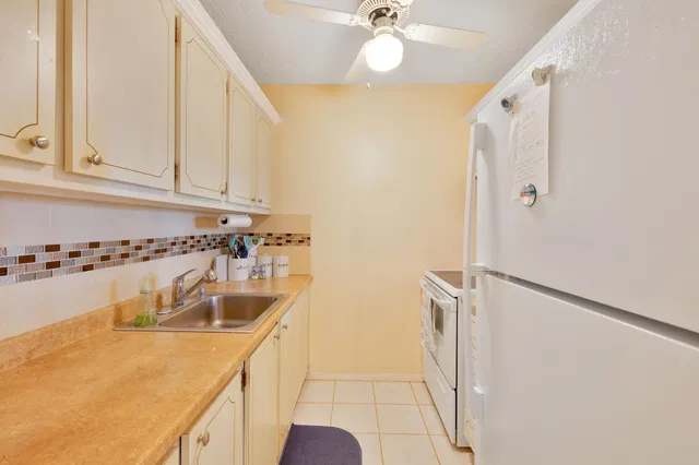  Residence photo 6