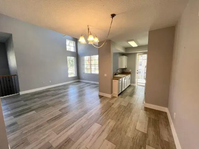 Unit 21 photo 8