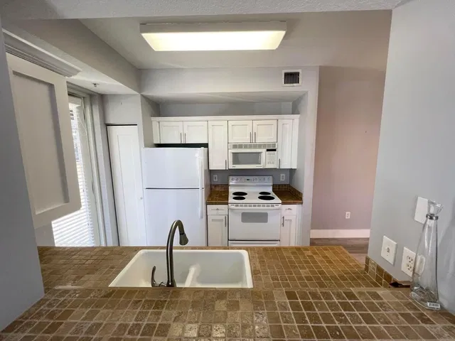 Unit 21 photo 9