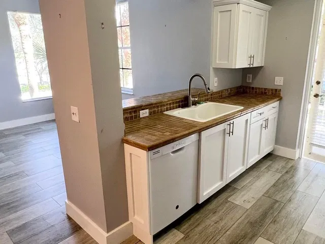 Unit 21 photo 11