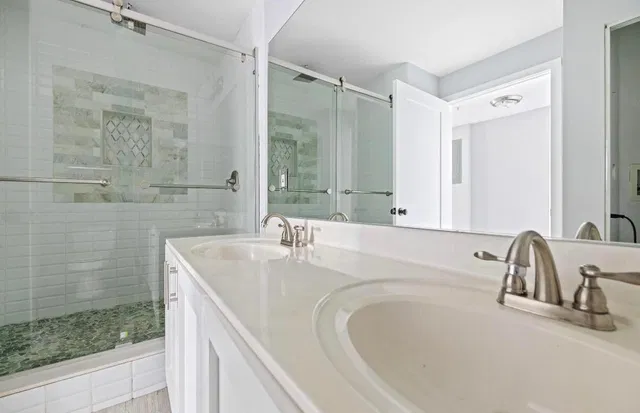 Unit 21 photo 14