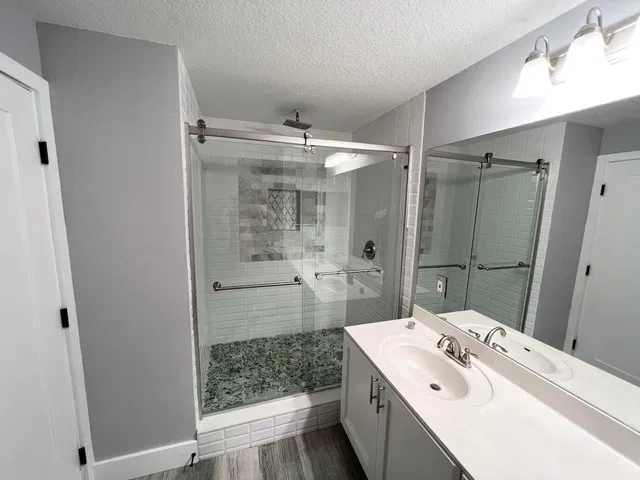 Unit 21 photo 15