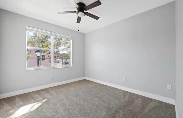 Unit 21 photo 17