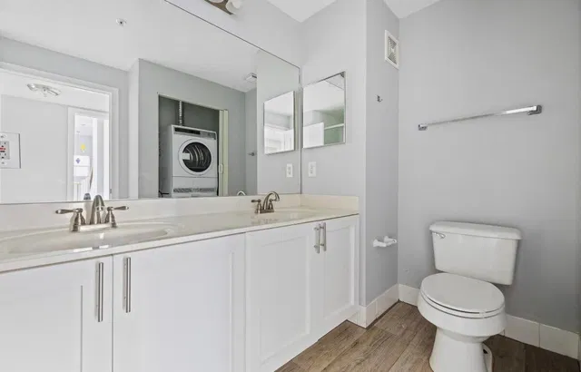 Unit 21 photo 20