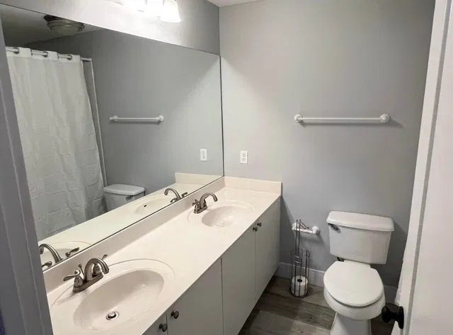 Unit 21 photo 23