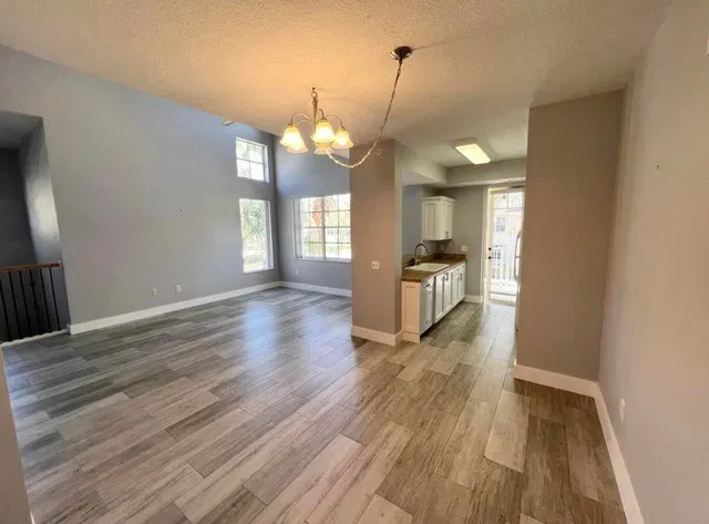 Unit 21 photo 27