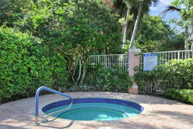Unit 21 photo 29
