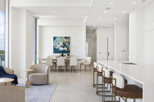 Nautilus 220 Unit 612 photo 14