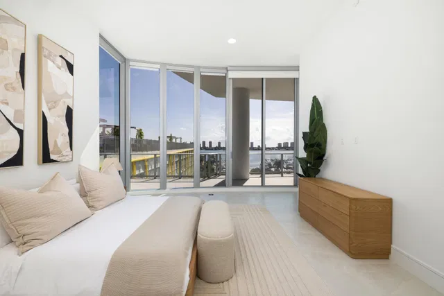 Nautilus 220 Unit 612 photo 16