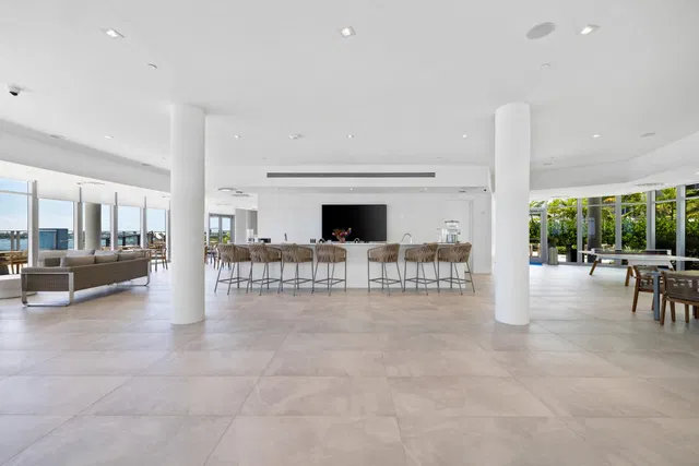 Nautilus 220 Unit 612 photo 66
