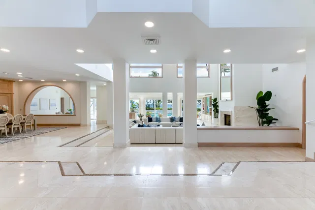 Residence photo 3