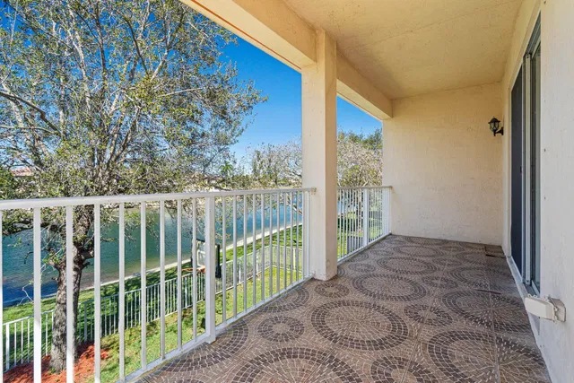  Residence photo 5