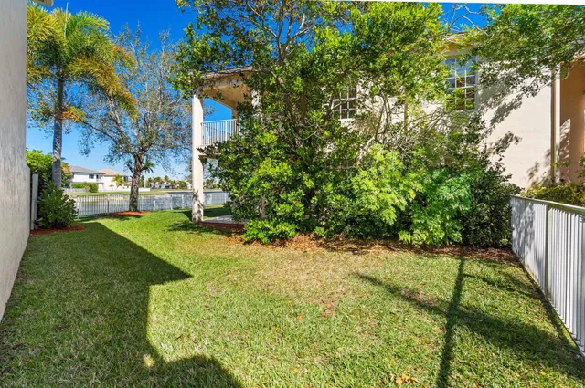  Residence photo 8