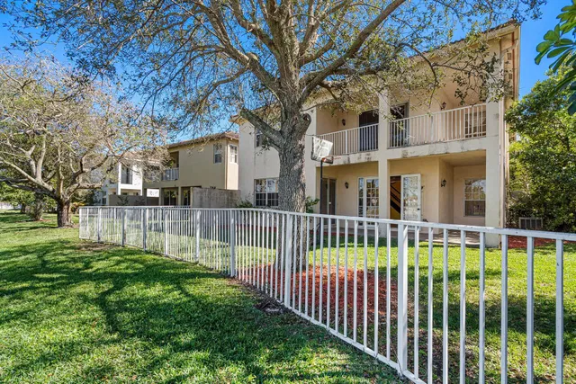 Residence photo 9