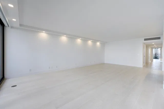 The Plaza of The Palm Beaches Unit 14c photo 3