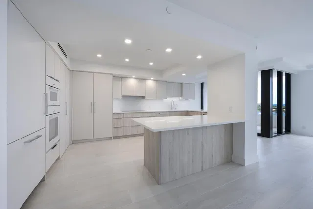 The Plaza of The Palm Beaches Unit 14c photo 9
