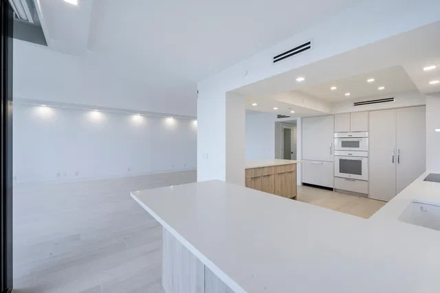 The Plaza of The Palm Beaches Unit 14c photo 11