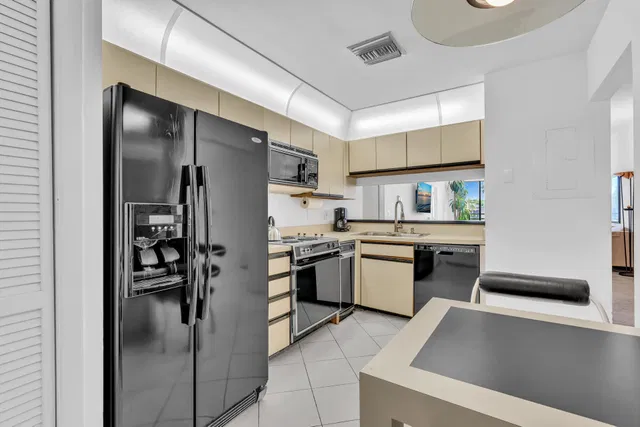 Unit 204 photo 9
