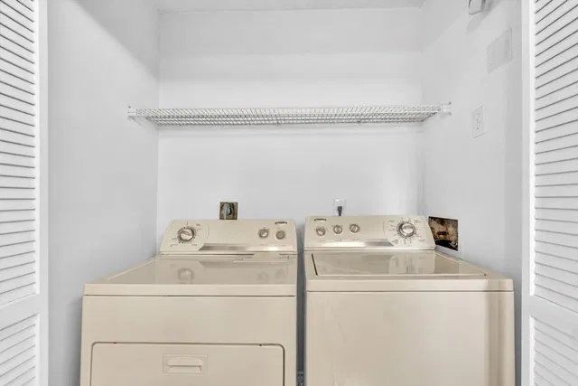 Unit 204 photo 10
