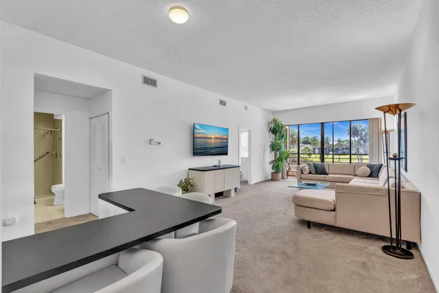 Unit 204 photo 11