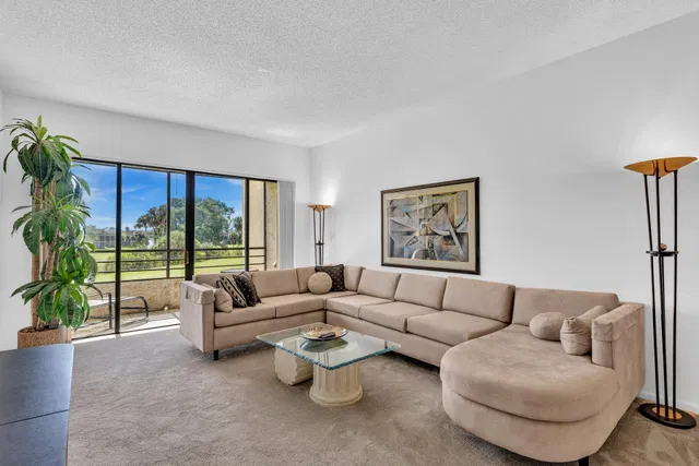 Unit 204 photo 17
