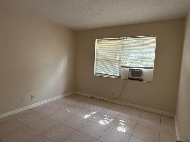 Unit 1-5 photo 7