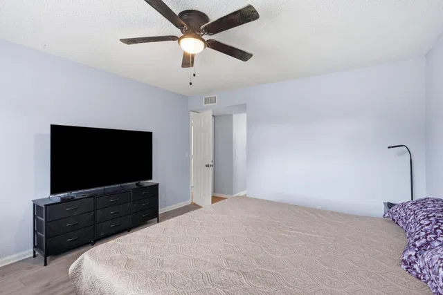 Unit 102 photo 17