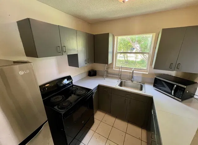 Residence photo 5