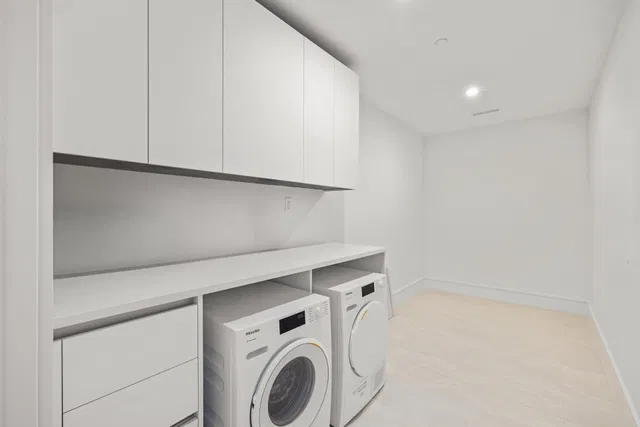 Nautilus 220 Unit 704 photo 24