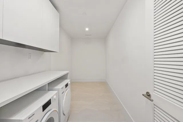 Nautilus 220 Unit 704 photo 25